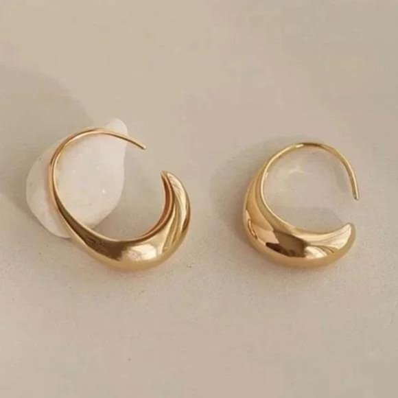 NEW 18K GOLD HOOP EARRINGS, BEAUTIFUL EARRINGS, CUTE EARRINGS. - Picture 6 of 7